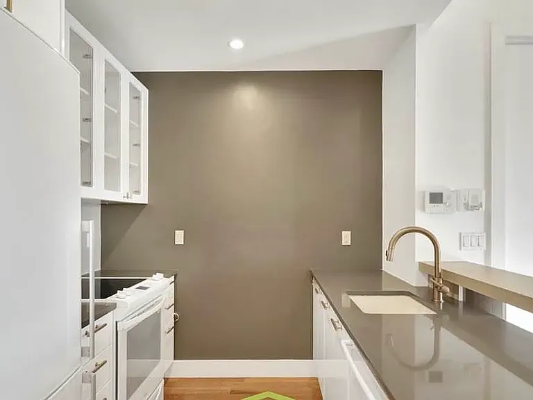15 Jackson St #6A — Photo 2