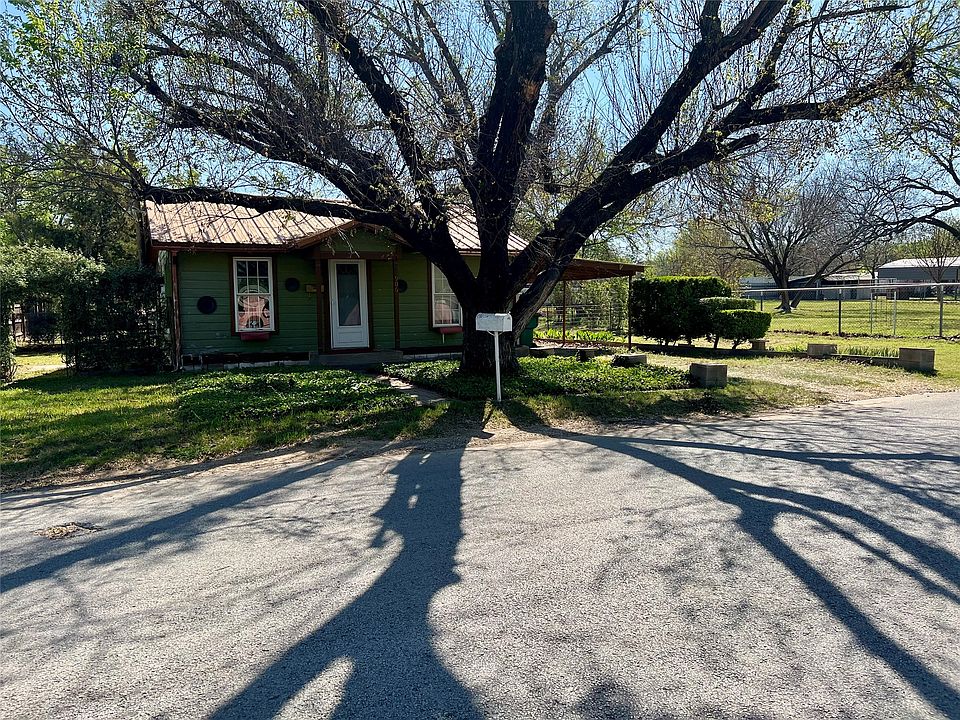 1st image of 906 Young St