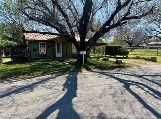 906 Young St, Nocona, TX 76255