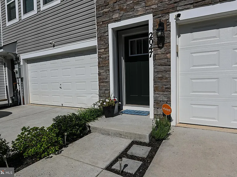 2047 Hinshaw Dr — Photo 5