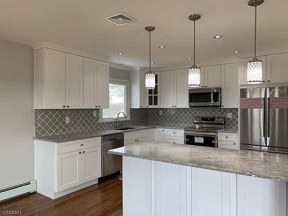 5th image of 62 Gless Ave