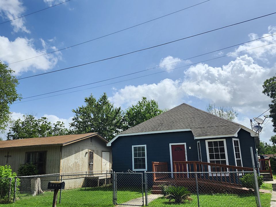 2nd image of 2054 La Mesa Pl