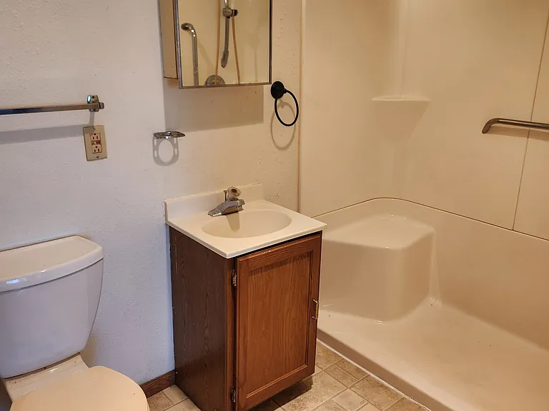 Hillview Apartments — Photo 4