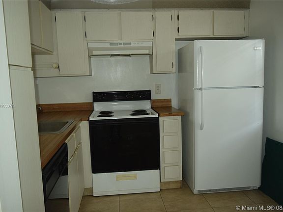 3rd image of 8770 Royal Palm Blvd #2032