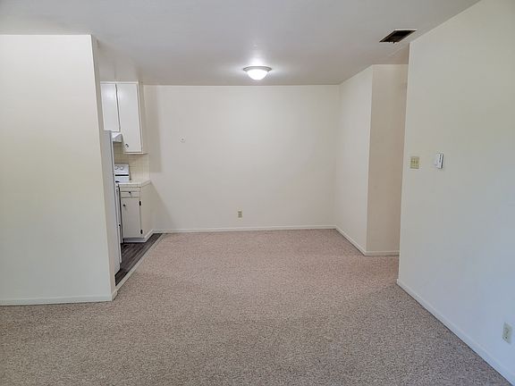 4th image of 90 Ward Ct #1B