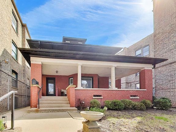 2nd image of 7015 N Sheridan Rd