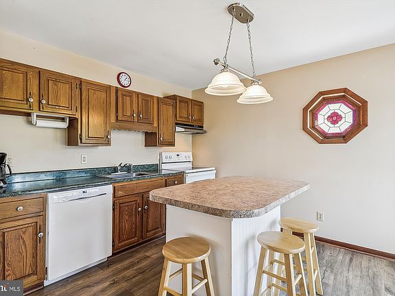 5th image of 9 N 4th St