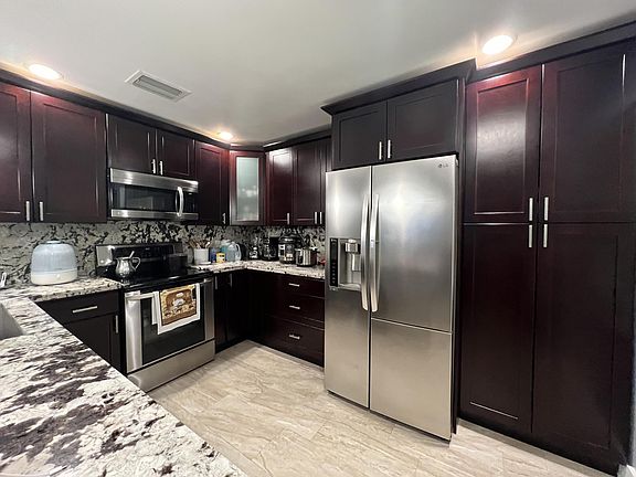2nd image of 290 Guava Ave Avenue