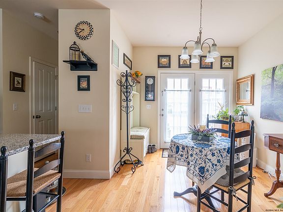 3rd image of 6 Linden Ln