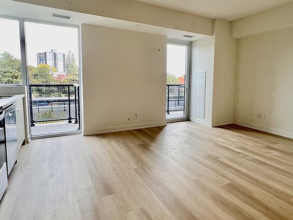 4th image of 2825 Jane St #316