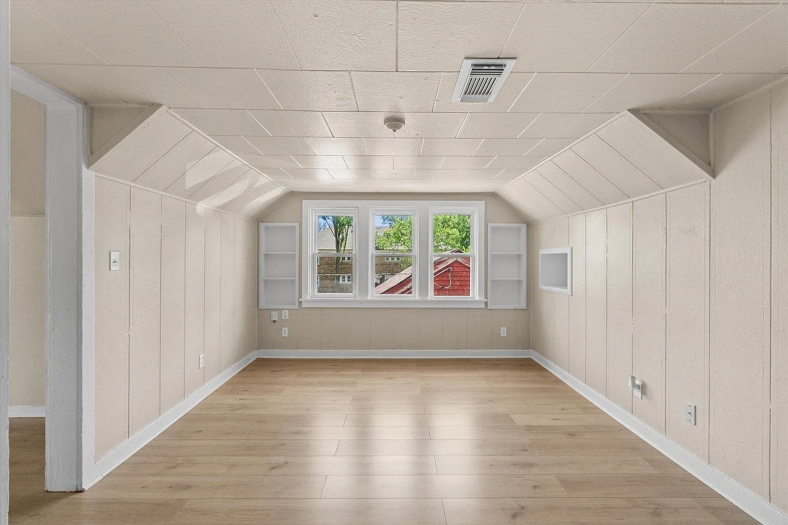 4 bed, 2.0 bath, $2,300 — Photo 2