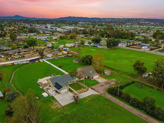 4th image of 1465 Barnett Rd