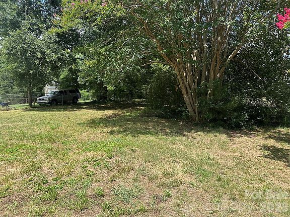 5th image of 1032 Plymouth St