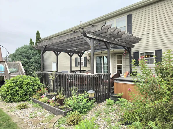 864 Jeflynn Dr, Kouts, IN 46347
