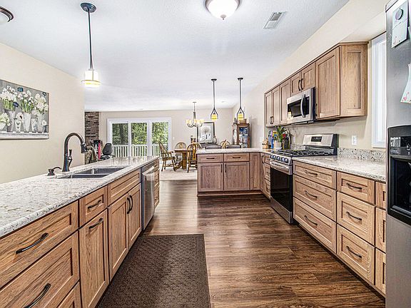 3rd image of 9435 Golf Port Dr
