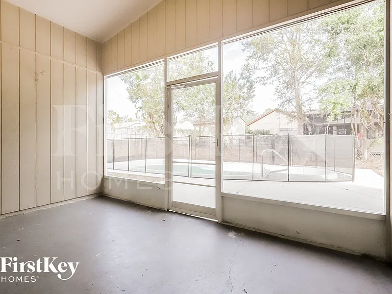 785 Hunt Dr — Photo 9
