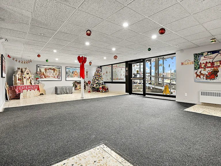 60 Esther Lorrie Dr — Photo 4