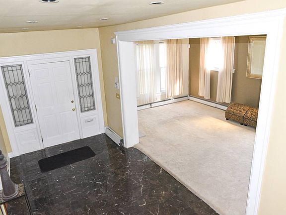 3rd image of 51 Woodward Ave