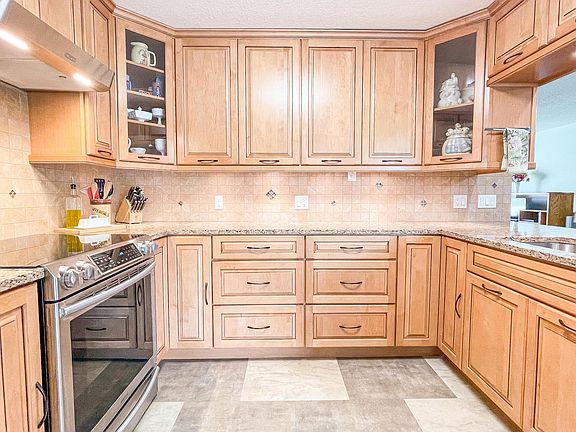 2nd image of 3027 NE Tennessee Ln