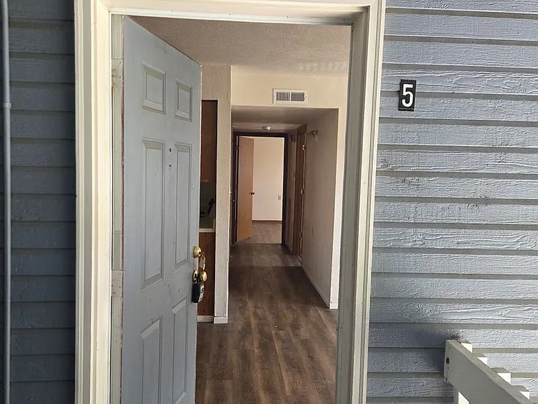 Douglas Apartments - 400 Judy Street - Heart of Branson — Photo 4