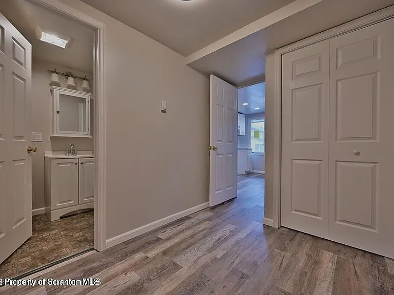 200 Center St — Photo 14
