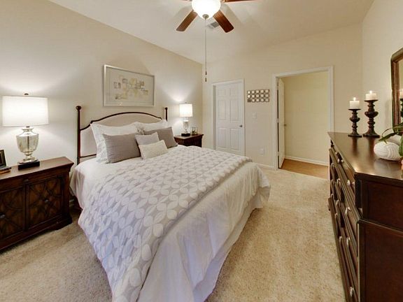 5th image of 100 Saluda Ct #Rffn2zaqq