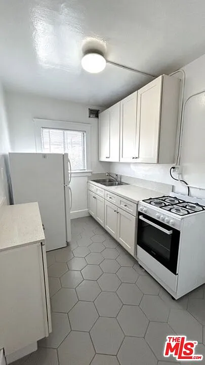 Studio, 1.0 bath, $1,895 — Photo 2
