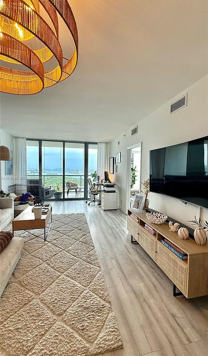 Blue Condo — Photo 3