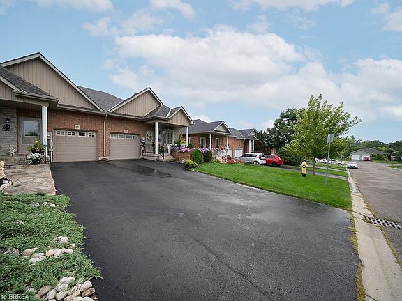 3rd image of 15 Millcroft Dr