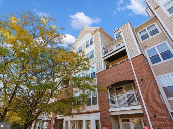 8181 Carnegie Hall Ct APT 209, Vienna, VA 22180