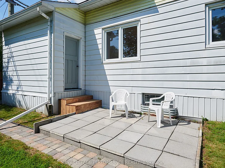 2243 Hillary Ave — Photo 30
