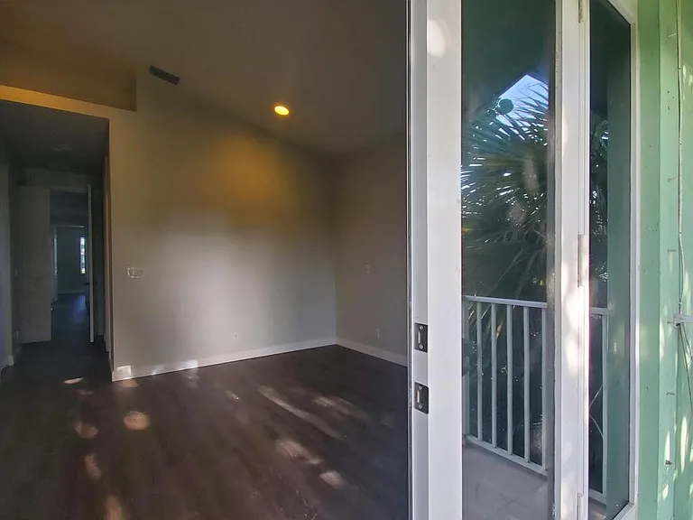115 Akron St — Photo 24