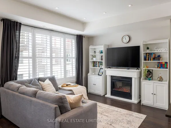 115 Long Branch Ave #7, Toronto, ON M8W 0A9