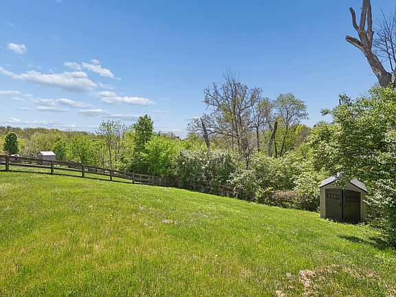 5th image of 10133 Meadow Glen Dr