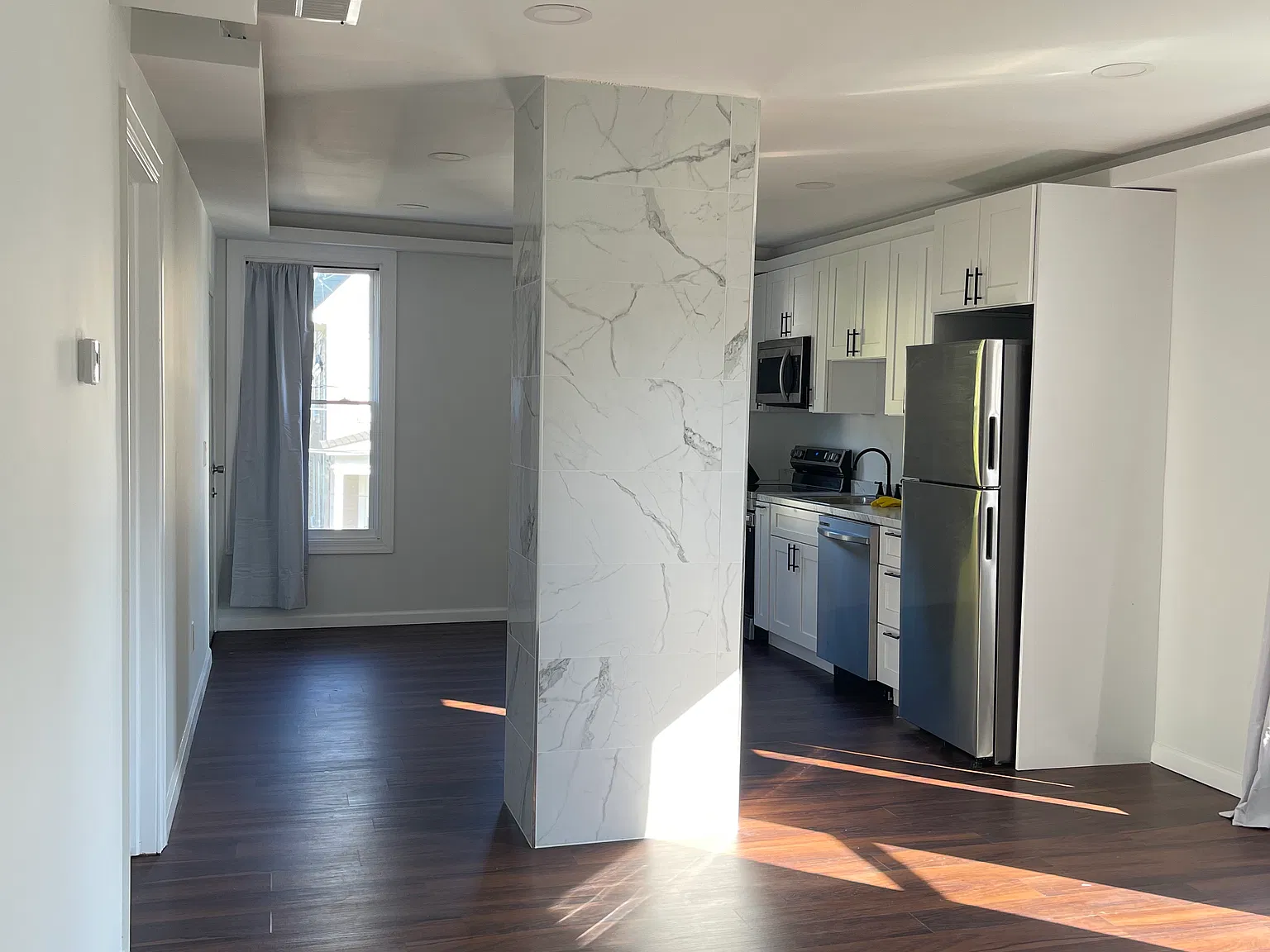2 bed, 922 sqft, $1,600 — Photo 2