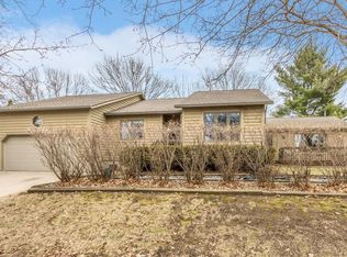 31 Julia Anne Dr NW, Cedar Rapids, IA 52405