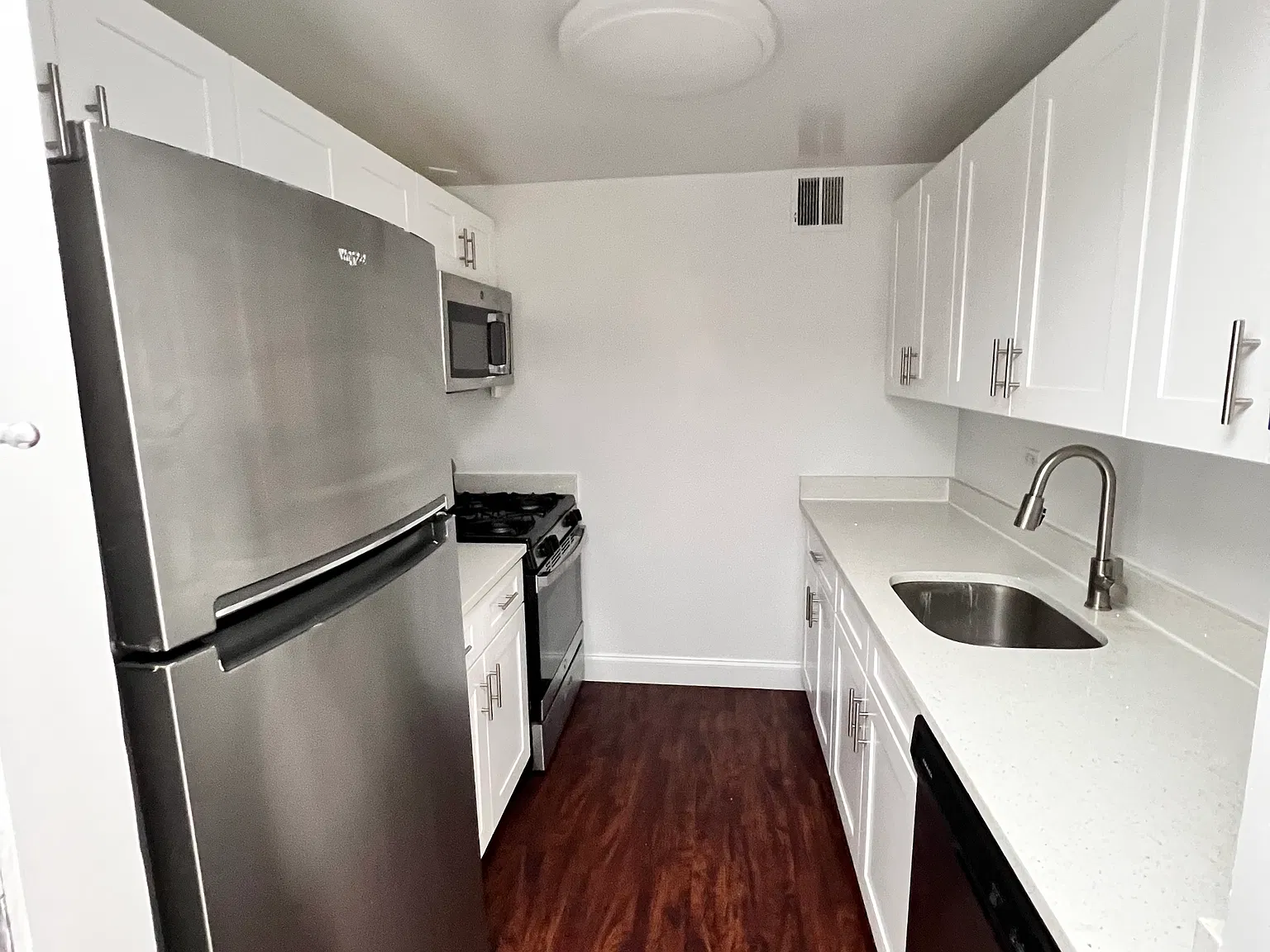 1 bed, 683 sqft, $2,400 — Photo 1