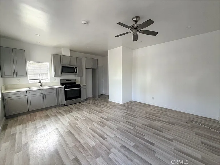 1020 W 67th St — Photo 2