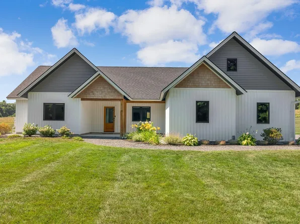 16 Dyer Lane N, Belgrade, ME 04917