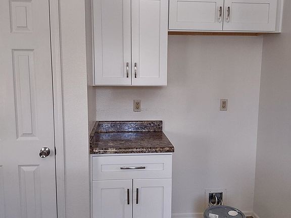 3rd image of 7833 W Pershing Ave