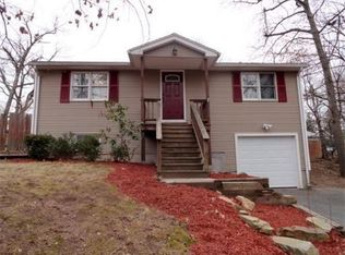 66 Larchmont St, Springfield, MA 01109