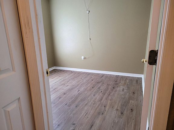 4th image of 8280 Oak Crossing Dr W
