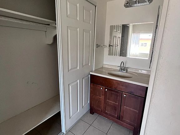 5th image of 1720-1 Grismer Ave #P