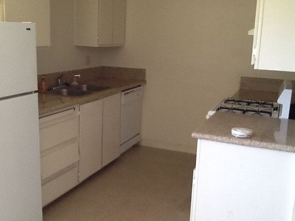 5th image of 303 Starr Ave APT 28