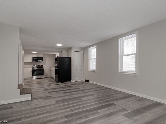 5th image of 18 Indianola Ave