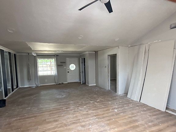 3rd image of 7 Amity Ln