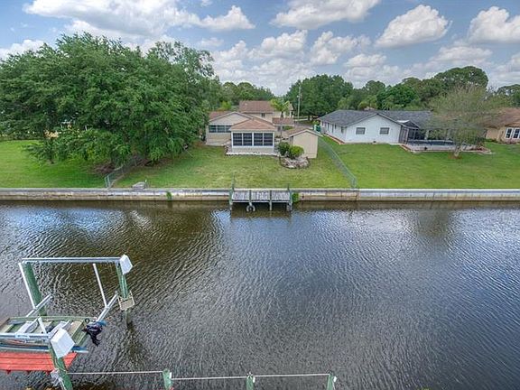 2nd image of 722 Lomond Dr