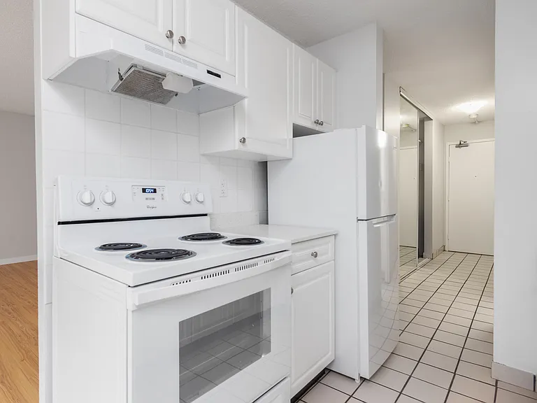 1160 Haro St #501 — Photo 11