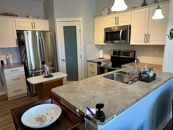 4th image of 6 SW Michener Blvd #421