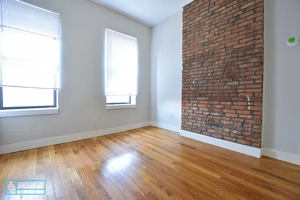 Rented by null | media 32